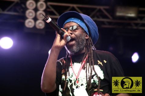 Macka B (UK) with The Royal Roots Band 13. Chiemsee Reggae Festival - Übersee - Main Stage 18. August 2007 (11).JPG